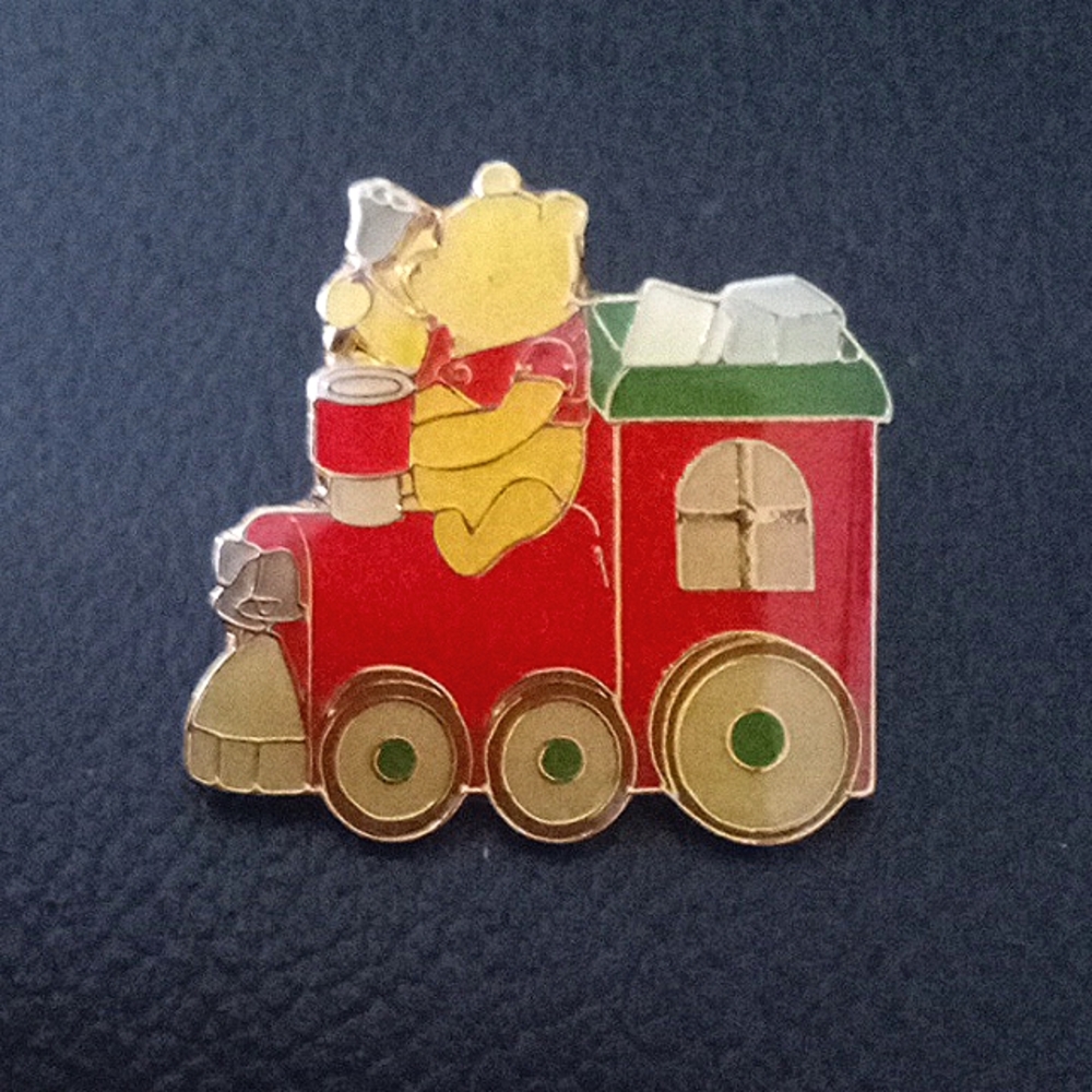 DISNEY WINNIE THE POOH ON TRAIN ENGINE 🚂